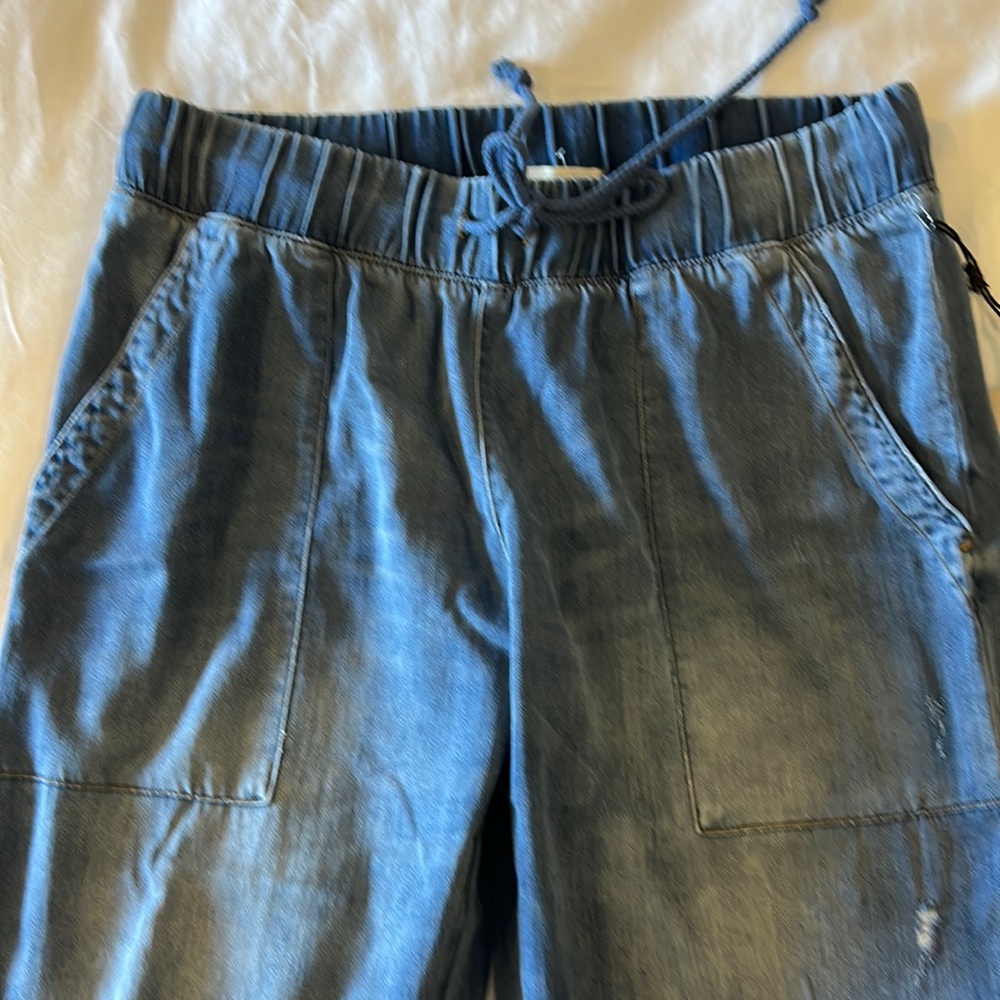 Bella Dahl light weight ripped jogger